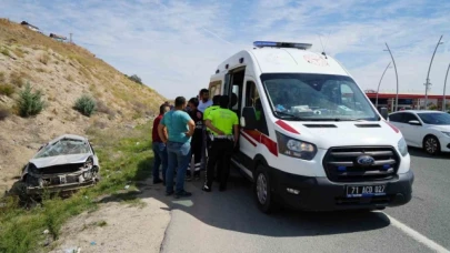 Takla atan otomobil hurdaya döndü: 3 yaralı