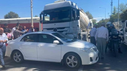 Tankerle çarpışan otomobil sürüklendi