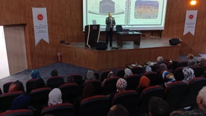 Umreye gidecek vatandaşlara seminer düzenlendi