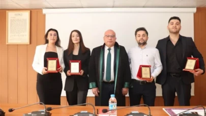 Yarışmaya Katılan Stajyer Avukatlara Plaket Verildi