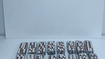 1270 adet sentetik ecza ile yakalanan 4 kişi gözaltına alındı