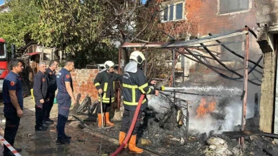 Alevlere teslim olan garaj iki evi küle çeviriyordu