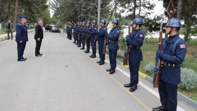 Bakan'dan Garnizon Komutanı Serin'e iade-i ziyaret