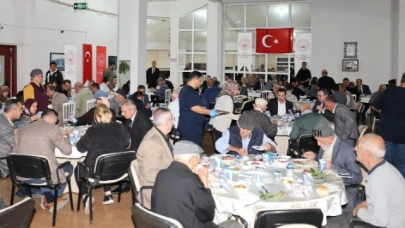 Bakan, Merzifon Huzurevi sakinleri ile bir araya geldi