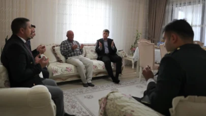 Bakan, Şehit Mehmet Caner Mert'in ailesini ziyaret etti