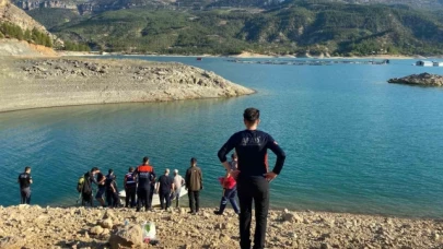 Baraj gölüne giren 17 yaşındaki genç boğuldu