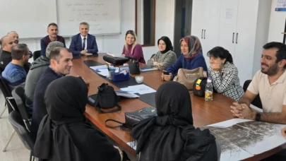 Davu, öğretmen ve öğrencilerle bir araya geldi