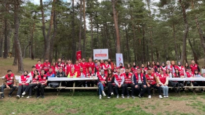 Genç Kızılay Borabay'da Çevre Temizliği Etkinliği Düzenledi