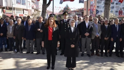 Gümüşhacıköy'de çelenk sunma töreni düzenlendi