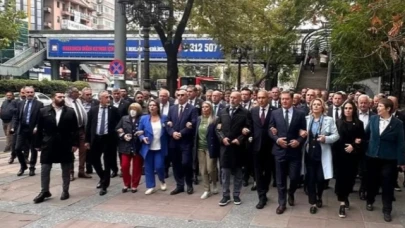 Karagöz, TBMM'den MEB önüne yürüyen CHP Heyeti'ne eşlik etti