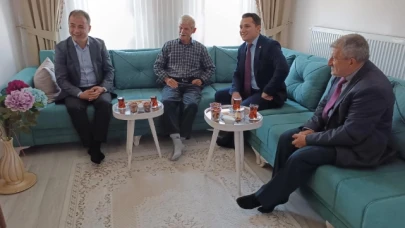 Kartal emekli öğretmen Bulut'u ziyaret etti