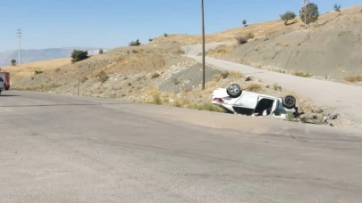 Kavşakta dönüşü alamayan iki araç çarpıştı: 3 yaralı