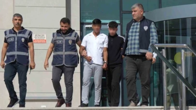 Kız kaçırma planıyla taksiyi gasp eden iki genç tutuklandı
