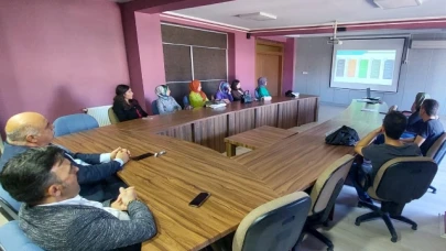 Matematik öğretmenleri ile yeni müfredat toplantısı yapıldı