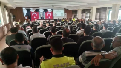 Merzifon'da Taşımalı Servis Araçları Şoförleri Bilgilendirildi