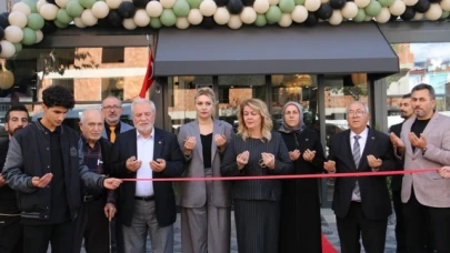 Paris Aspava Hizmete Açıldı