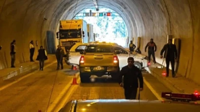 Tünel içinde trafik kazası: Biri bebek 3 yaralı