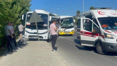 Tur midibüsleri çarpıştı: 12 yaralı