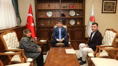 Vali Bakan, şehit ailesini makamında misafir etti