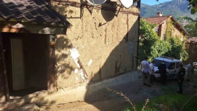 Yaşlı adam yalnız yaşadığı evinde ölü bulundu