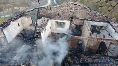 3 ev yanarak kullanılamaz hale geldi