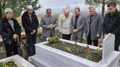 Ahirete irtihal eden öğretmenler dualarla anıldı