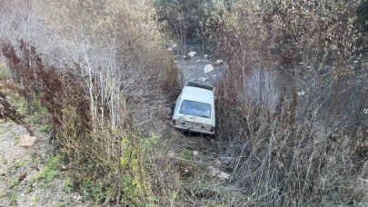 Amasya'da otomobil çayın kıyısına uçtu