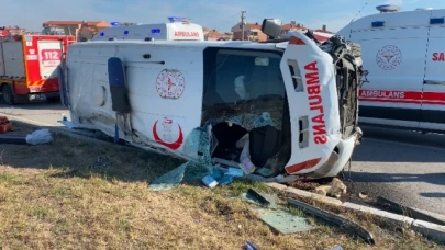 Ambulans kaza yaptı: 7 yaralı