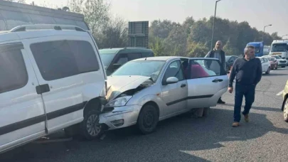 Anadolu Otoyolu'nda zincirleme kaza: 7 araç birbirine girdi, 4 yaralı