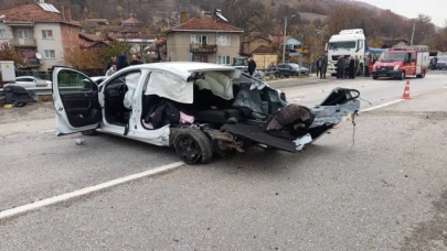 Araçlar çarpıştı, anne ve kızı hayatını kaybetti