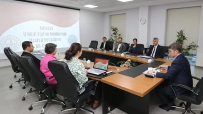 Bakan Ar-Ge birimiyle bir araya geldi