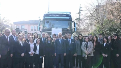 Bakan Uraloğlu: "Emniyetli ve güvenli tır parkları oluşturarak özellikle kadın sürücülerin istihdamını kolaylaştırmayı hedefliyoruz"