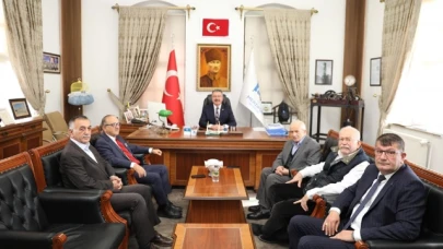 Başkan Kargı makamında misafirlerini ağırladı