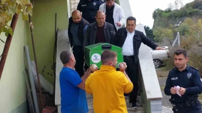 Bilekleri kesilmiş ve tüfekle vurulmuş halde ölü bulundu