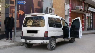 'Dur' ihtarına uymayıp kaçan sürücünün aracından uyuşturucu çıktı