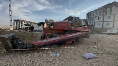 Akılalmaz olay: Operatör lavaboya gitti, kepçeyi çalıştırmak isteyen 2 genç hayatını kaybetti