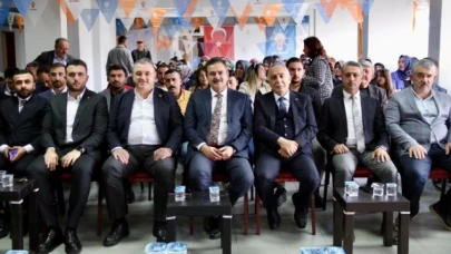 İpek'ten yeniden başkan seçilen Akkaya'ya Tebrik