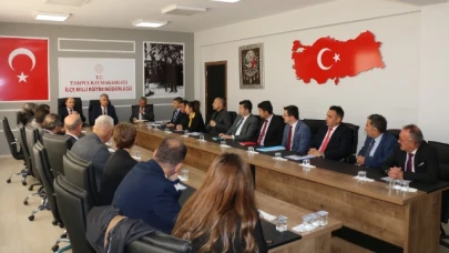 Katipoğlu'ndan Taşova'da okul müdürleriyle toplantı