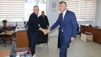 Katipoğlu, Taşova'da kurum personeli ile tanıştı