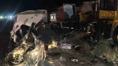Kepçeye çarpan otomobil sürücüsü hayatını kaybetti
