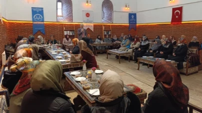 Kur'an Kursu Öğreticilerine Öğretmenler Günü Programı Düzenlendi