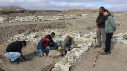 Oluz Höyük'te kutsal oda ve taş ortaya çıkarıldı: "Anadolu arkeolojisinde ilk”