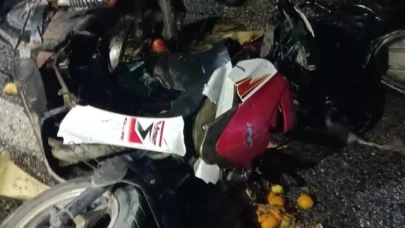 Otomobil ile ekobis çarpıştı: 1'i ağır, 2 yaralı