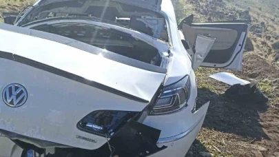 Otomobilde patlayan çakmak gazları aracı bu halde getirdi: 2 yaralı
