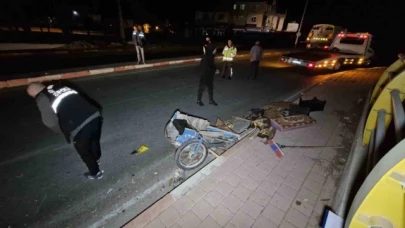 Otomobilin çarptığı kağıt toplayıcı hayatını kaybetti