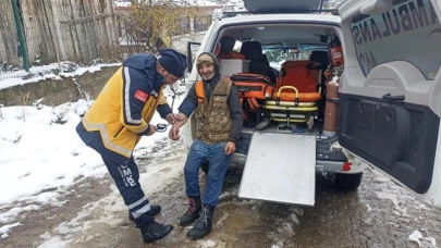 Taşova'da yaylada mahsur kalan vatandaşı acil sağlık ekibi kurtardı