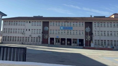 2 gündür başı ağrıyan öğretmen okulda beyin kanaması geçirdi