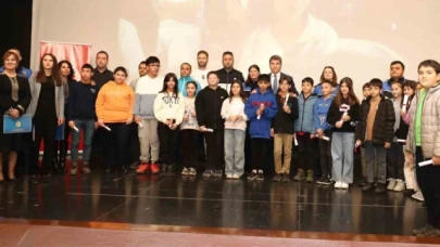 Amasya polisi 'Geleceğe Birlikte Yürüyelim Projesi' ile 8 bine yakın çocuk ve gence ulaştı