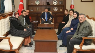 Bakan şehit ailelerini makamında ağırladı