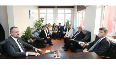 Bakan, siyasi partilere iade-i ziyarette bulundu